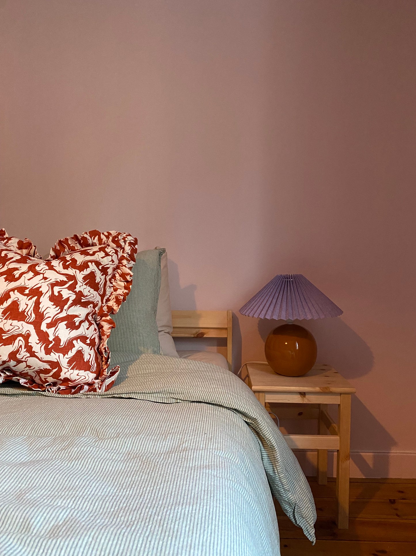 Pillow / Gilbert / Brick