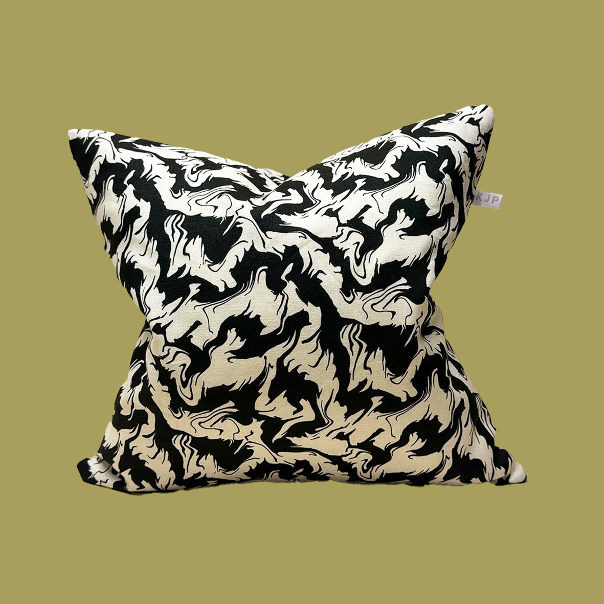 Pillow / Gilbert / Black Square